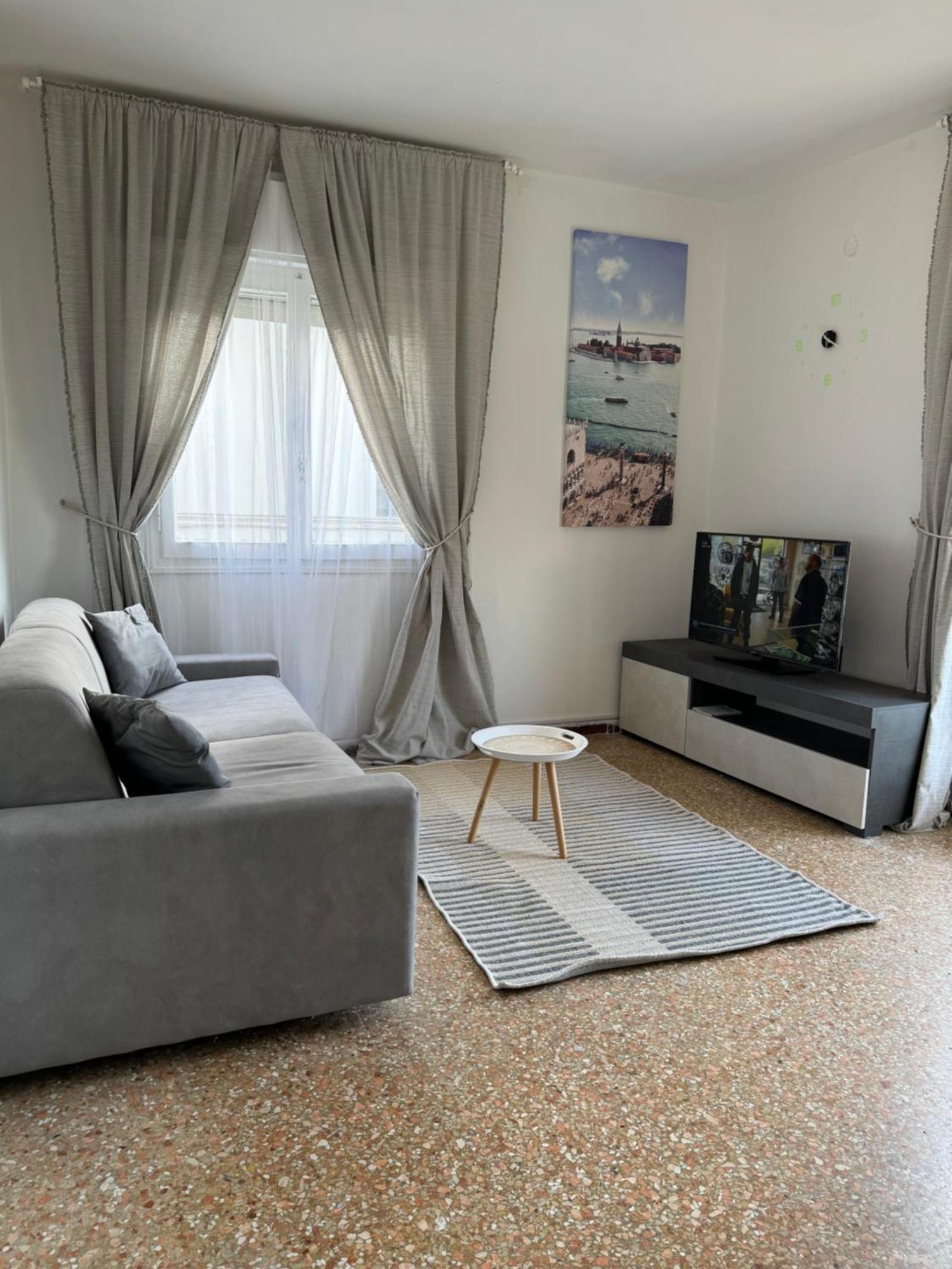Apartament Grey *